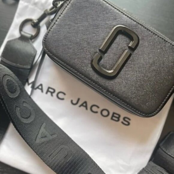 Marc Jacobs Handbags - Marc Jacobs the SNAPSHOT Crossbody Bag Black